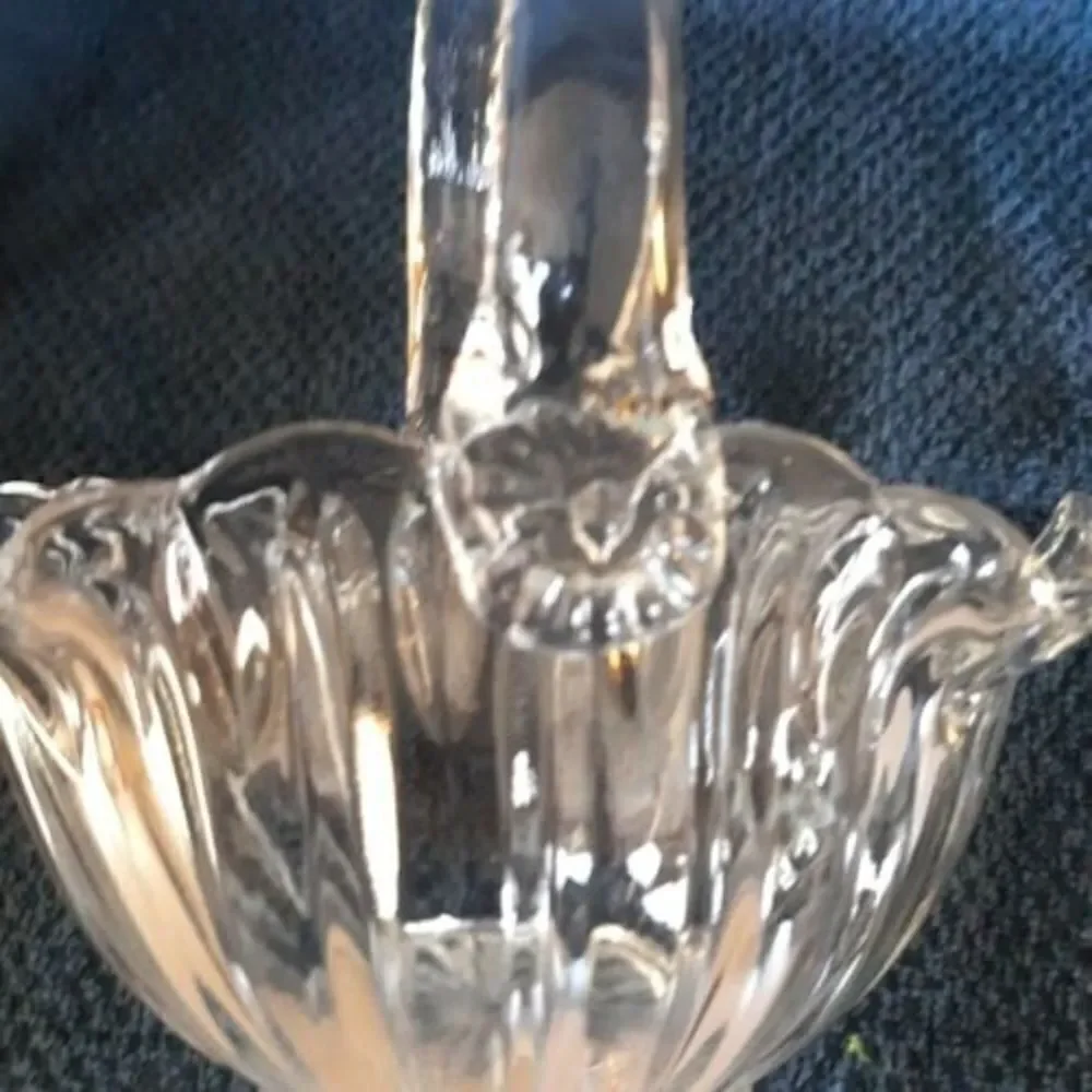 Vtg Clear Glass Wedding Basket Applied Handle Scollop Around Edge Ribbed Sides